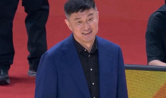 乐鱼电竞官方网-虽败犹荣，广东队惨败北京，却收重大喜讯，杜锋不用下课了